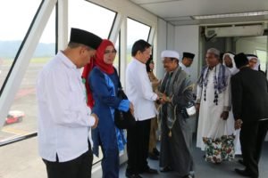 Walikota GSVL saat menjemut 146 jamaah Haji asal Manado
