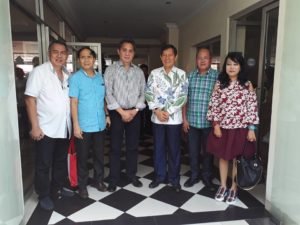 Walikota foto bersama Duta Besar (Dubes) Indonesia untuk Serbia James Kandouw