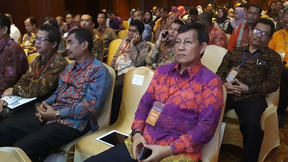 Walikota Manado DR Ir GS Vicky Lumentut SH MSi DEA  menghadiri Penganugerahan Predikat Kepatuhan terhadap Standar Pelayanan Publik oleh Ombudsman